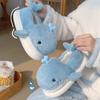 Pantuflas de algodón con diseño de ballena pequeña de peluche de dibujos animados creativos para mujer, para otoño e invierno, para el hogar, de terciopelo, cálidas y con fondo suave, para el posparto