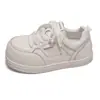 Populares tenis blancos de suela gruesa para mujer, nuevos zapatos deportivos casuales de primavera 2026 para estudiantes de secundaria, zapatos blancos de plataforma para mujer