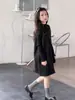 Novo conjunto de macacão de bolinhas estilo coreano e blusa de base para meninas para outono e inverno, blusa de malha versátil, acompanha uma bolsa