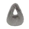 Nova Bolsa de Pelúcia Outono 2025 Bolsa de Mão Estilo Sulista Formato de Bolinho Pequena Cor Sólida Estilo Chanel