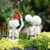 Accesorios de Decoración para Eventos de Halloween, Set de Dos Esqueletos, Decoración Atmosférica para Fiestas y Festividades, Tema Único de Fantasma
