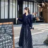 Top de punto a cuadros con cordones estilo francés de manga larga para mujer 2025 Otoño Nuevo Conjunto de dos piezas: falda de tirantes a cuadros