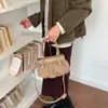 Exquisito y moderno bolso plisado de nicho para mujer, nuevo modelo 2026 bolso cruzado, bolso de cubo de gamuza retro a la moda