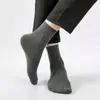 Calcetines de otoño e invierno para hombre, calcetines casuales de negocios para hombre, empaque individual, calcetines de algodón para hombre hasta la pantorrilla, calcetines absorbentes de sudor, transpirables, de color liso