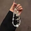 2026 Nuevos Exquisitos Dulces y Frescos Accesorios Cadena para Teléfono con Cuentas de Cristal Colgante de Borla de Flor Adorno de Moda