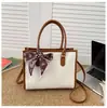 Bolsa de Mão com Lenço de Seda Color-Blocking Tendência 2026 Novo Estilo Moda para o Dia a Dia Simples Bolsa de Ombro com Textura Color-Blocking e Elegante Bolsa Transversal