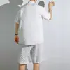 Conjunto de camisa de manga corta de seda helada de verano para hombre, atuendo fresco y elegante con pantalones cortos de cinco puntos, un conjunto completo de dos piezas para deportes y ocio