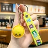Llavero de moño moderno y popular, colgante de muñeca con emoji lindo, decoración para mochila de estudiante, regalo pequeño, mercancía de puesto callejero