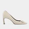 Tacones Cuadrados con Hebilla Rv Modelo Nuevo 2026 Zapatos de Piel de Oveja para Mujer con Punta Cuadrada Estilo Profesional Hebilla Cuadrada Tacón de Aguja Boca Baja Rojo