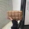 Estilo Coreano Versátil Moda Nube Plumón Bolsa de Maquillaje Hilo Bordado Multicolor Cuadros Clutch Bolsa Pequeña Portátil de Almacenamiento