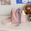 Bolsa Cruzada Pequeña para Teléfono Móvil Estilo Niche de Verano Transfronteriza para Mujer 2026 Nueva Bolsa de Tela con Cordón Tipo Cubo