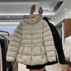 Jaqueta Acolchoada Europeia Estilo Inverno 2026 Nova com Capuz Slim Fit Realçadora da Cintura Gola Alta Versátil Quente Coreana para Mulheres