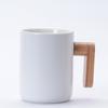 Taza de cerámica de estilo nórdico con tapa y asa de madera maciza, taza de té para oficina, regalo con logotipo impreso.