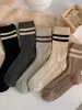 Meias de Lã para Primavera e Outono Femininas, Engrossadas e Quentes, com Padrão Trançado, Comprimento Médio da Panturrilha, Estilo College Japonês, Meias Largas Versáteis com Duas Listras