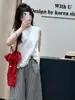 Conjunto de Duas Peças Verão 2026 Nova Moda Estilo Coreano Petite Emagrecedor Top Branco Sem Mangas e Calça de Perna Larga Xadrez