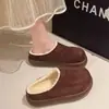 Chinelos femininos estilo Birkenstock, com sola grossa, fofos e de pelúcia, coleção de inverno 2026, forrados com fleece para aquecimento, chinelos de algodão para uso externo, estilo mule fechado