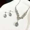 Juego de Collar y Aretes Transfronterizo Europeo y Americano para Novia Boda Simple Combinable Precioso Lujo Ligero Cadena Grabada Juego de Pedrería