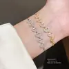 Pulsera Colgante Corazón de Circonita Bañada en Oro Real de 18K Moda Retro Pulsera Sencilla Lujo Accesible Joyería de Mano de Alta Gama para Mujeres