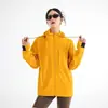 Imprimir logotipo Estilo nuevo de primavera 2026 Chaqueta cortavientos de caparazón blando Traje de montañismo para hombre y mujer Chaqueta deportiva con capucha para senderismo