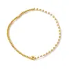 Pulseira Trançada com Miçangas de Arroz Tema Desejos, Feita à Mão com Miçangas Douradas e Miçangas de Arroz, Joia com Design de Costura em Cores Contrastantes Preto e Branco