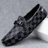 Atacado Chapéus e Sapatos Masculinos de Outono Tendência Respiráveis Antiderrapantes com Design de Xadrez e Cartas Sapatos Masculinos de Couro Genuíno Solado Macio Superfície Macia Mocassins Casuais