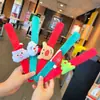 Bonitos Anillos de Presión Accesorios Navideños para el Cabello Muñeca de Dibujos Animados Pequeños Regalos para Niños Pulseras de Pareja Suministros Decorativos Creativos