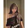 Camiseta de Algodão Puro de Manga Curta para Mulheres, Ombro a Ombro, Top Estampado de Meia Manga, Ombro Inclinado, Emagrecedor, Estilo de Hong Kong, Artístico Masculino
