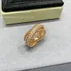 Série Maillard V Ouro Edição Exquisita Anel Cruzado de Luxo Leve com Diamantes, Design Único Anel Versátil Atacado