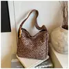 Venta Caliente Transfronteriza Otoño e Invierno Nueva Tendencia Bolso de Hombro de Gran Capacidad Estampado de Leopardo Bolso Cuadrado Pequeño de Ante para Viajero Retro Bolso de Mujer