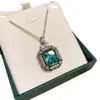 Suporte para garrafa de água VersaTiktok design de tampa inferior chuvas de meteoros pingente colar de cristal pontiagudo verde Parai banhado a ouro feminino