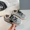 Zapatillas casuales para niños 2026 parche de estrella suela suave antideslizante lentejuelas modernas transpirables unisex zapatos deportivos