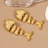 Joias europeias e americanas retrô Brincos dourados vazados de espinha de peixe moda versátil luxo leve Amazon mais vendidos brincos