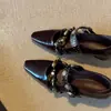 Novos Sapatos Mary Jane Quadrados com Rebites e Pedrarias, Estilo Retrô, para Mulheres, com Bico Quadrado, Boca Rasa e Tira Única, Elegantes Sapatos de Salto Único, Coleção Outono/Inverno 2026