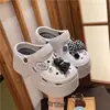 Pantuflas cómodas de suela gruesa para mujer, nuevo modelo de verano 2024, modernas y lindas, zuecos de playa que aumentan la altura