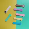 Nuevo Lindo Gato Largo que Gotea Aceite Garra de Gato Parche de Plástico Pasador Adorno para el Cabello Zapatos Sombrero Funda de Teléfono Accesorios Decorativos DIY