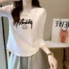Camiseta de algodón acanalado de manga larga para mujer, nuevo estilo primavera/otoño, corte ajustado, diseño único, dobladillo curvo irregular, top de moda