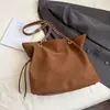 Bolsa de Ombro Transversal de Corrente de Luxo Feminina 2026 Nova Grande Capacidade Retro Bolsa de Ombro Único Nicho Bolsa Transversal para o Dia a Dia
