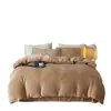 Sencillo juego de cuatro piezas bordado de terciopelo de leche, funda nórdica gruesa de vellón de coral de doble cara, ropa de cama de alta gama para otoño e invierno