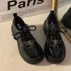 Zapatos negros de cuero estilo británico para mujer, nueva colección otoño 2026, versátiles de encaje retro estilo japonés JK con plataforma para estudiantes