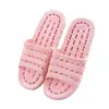 Pantuflas transpirables con diseño calado para ducha de baño para hombres, sandalias antideslizantes de secado rápido para interior de hotel para mujeres