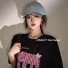 Boné de Baseball Autêntico Coreano com Bordado de Letra em Forma de Coração para Homens e Mulheres, Novo Boné de Bico de Pato em Forma de Coração para Afinar o Rosto, Tendência