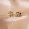 Pendientes Cuadrados de Zirconia Super Brillantes con Diseño de Flor Hueca, Pendientes Pequeños Exquisitos de Lujo Ligero a la Moda, Accesorios Versátiles Únicos para Orejas de Nicho