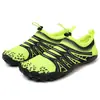 Sapatos de vadeio antiderrapantes para adolescentes, sapatos para rastreamento de riachos ao ar livre, novos sapatos de malha respirável de verão para homens, sapatos de praia leves com sola macia