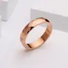 Anel Completo de Diamante em Aço Titânio para Mulheres, Não Desbota, Fashion, Luxo Leve, Estilo Popular de Celebridade da Internet, Anel Fino Simples, Anel de Dedo