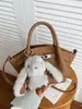 Bolso de Mano Tipo Cubo de Alta Gama Estilo Comercio Exterior para Mujer, Nuevo Bolso de Hombro Casual Vintage Invierno 2026, Bolso Cruzado de Nicho