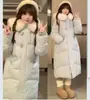 Abrigo de algodón con relleno de plumón de longitud media para mujer, nuevo estilo invierno 2026, dulce y suave, con cuello grande de pelo, capucha y forro engrosado para abrigar, moderno