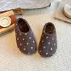 Zapatillas de Mediocorte de Lana Estilo Retro Coreano de Lunares con Punta Redonda y Suela Gruesa para Niños, Ropa Exterior de Invierno Otoño, Nuevos Zapatos de Piel Versátiles para Niños