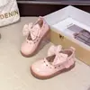 Sapatos de Couro para Bebês Meninas com Laço, Sapatos de Princesa Estilosos, Novos Sapatos Rasos Individuais Infantis Estilo Britânico para Primavera e Outono 2026, Modernos