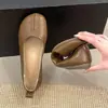 Mocassins brancos com estampa de grou, solado macio e bico dividido para mulheres, sapatos vermelhos versáteis de corte baixo, sapatos slip-on leves para ir ao trabalho e dirigir