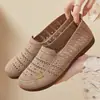 Zapatos versátiles de tela de malla, cómodos y versátiles, nuevos zapatos de tela para mujer, estilo del viejo Pekín, superficie de malla, resistentes al olor, antideslizantes, suela suave